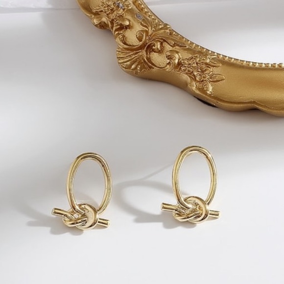 Gold Earrings - Picture 1 of 3